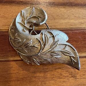 Sarah Coventry “Golden Brocade” Leaf Brooch